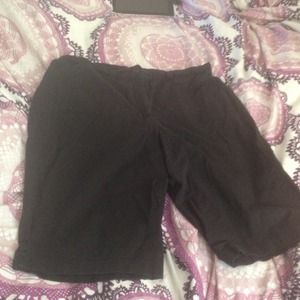 Black Bumuda roll cuff cotton shorts