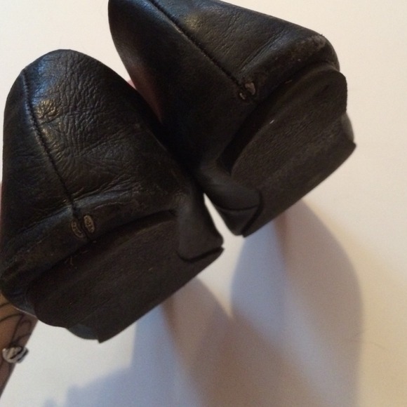 UrbanOutfitters black pointed flats - Picture 3 of 3