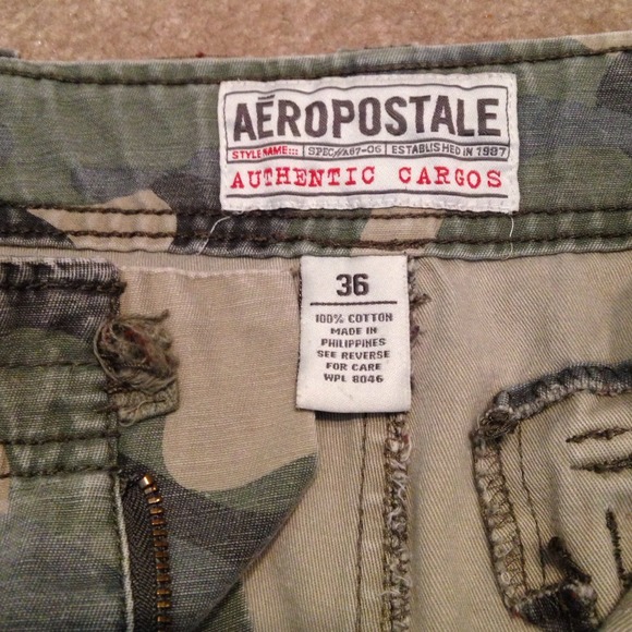 Aēropostale camo shorts - size 36 - Picture 2 of 2