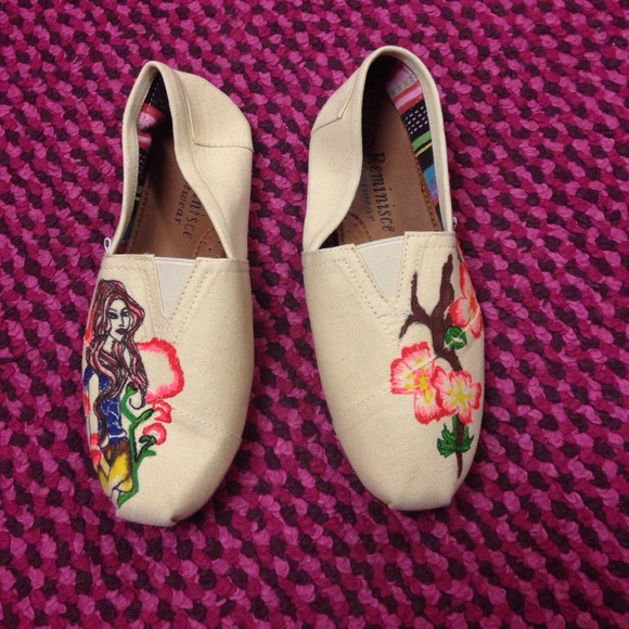 Cute canvas shoes that designed by me:)