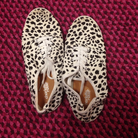 Cute white leopard shoes