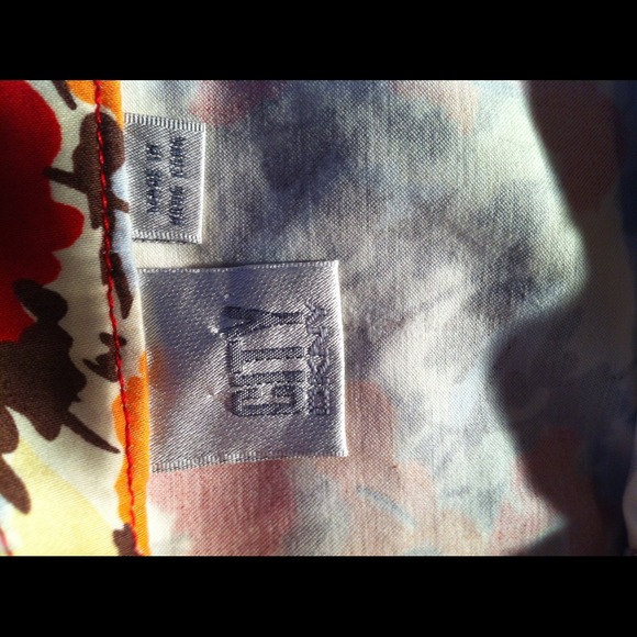 Cute & Stylish DKNY Skirt - Picture 2 of 3