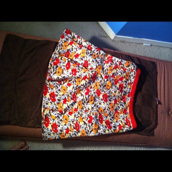 Cute & Stylish DKNY Skirt - Picture 3 of 3