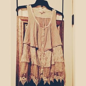 cute lacy, vintage looking top🎀💋