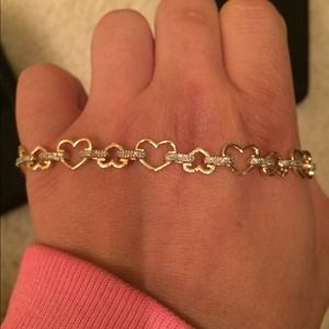 Gold hearted braclet