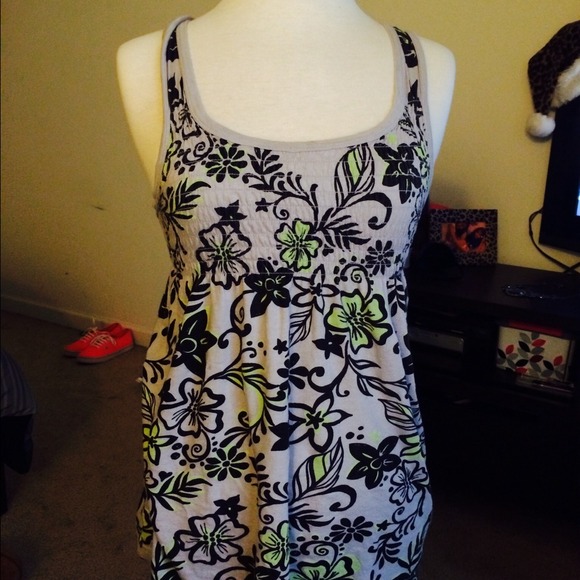 Arizona flowy tank top!🌸🌺