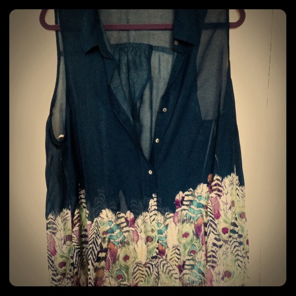 SOLD!NWOT F21 Sz2x Sleeveless Peacock Print Top