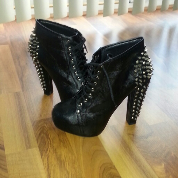 Spiky shoes!