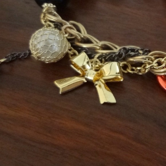 Betsey Johnson stretch bracelet - Picture 4 of 4