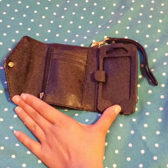 Michael Kors iphone 4/4s case/wristlet - Picture 2 of 3