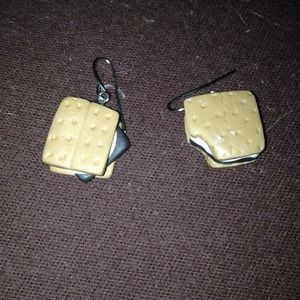 S'more earrings!!!🍫⛺️