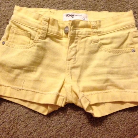 Yellow rsq shorts!
