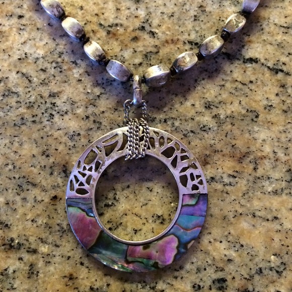 Silver necklace w/abalone shell