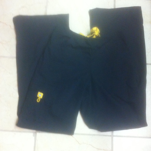 Scrub pants wonder wink