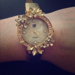 This is a New super cute girls watch!