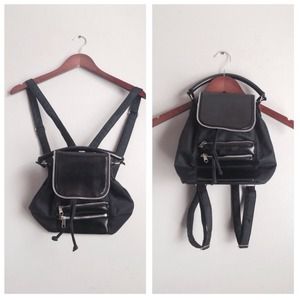 90's Vintage Zipper Backpack