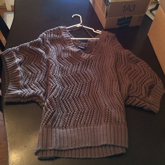 Knitted vneck with over-sized 3/4 sleeves
