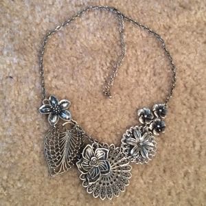 Premier Designs Flower Necklace