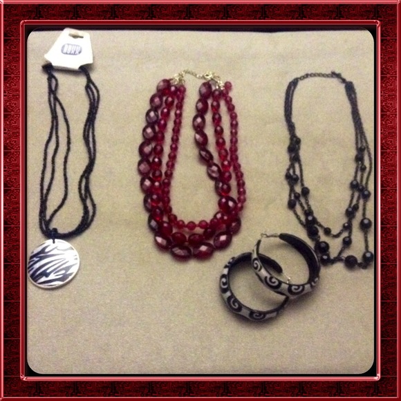 3 Necklaces & Pair of Earrings Bundle