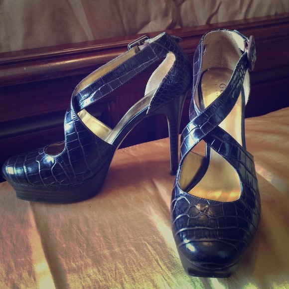 Guess pumps