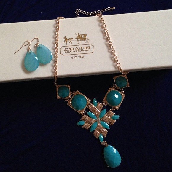 Jewelry - 🔱Statement Necklace & Earring Set