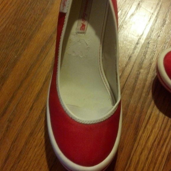 Red and white pumps! - Picture 1 of 2