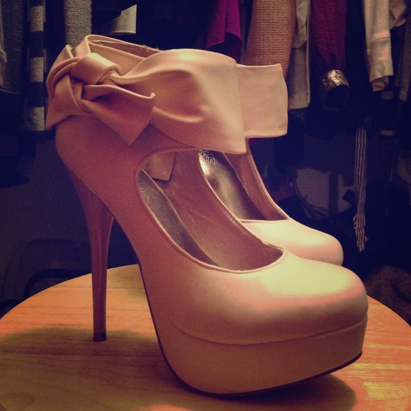 Charlotte Russe Shoes - Pale pink pumps with bow 🎀🎀🎀