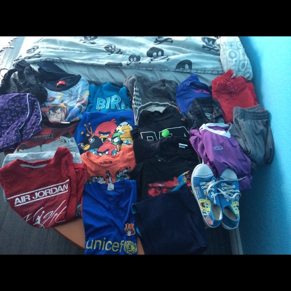 Boy clothes from size 6-8 all kinds ..,