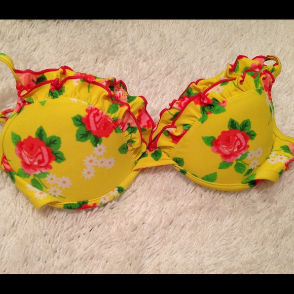 Xhilaration Other - Adorable target push-up swim top