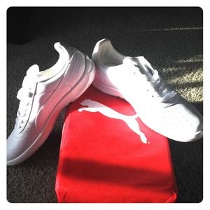 All white pumas brand new!!!