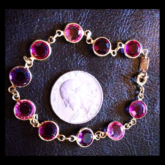 Vintage Pink Bezel Bracelet Swan Signed
.  

. - Picture 1 of 3