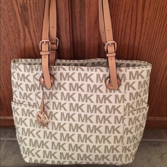 Vanilla color tote