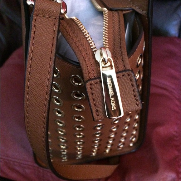 Authentic Michael kors Selma studs - Picture 3 of 4