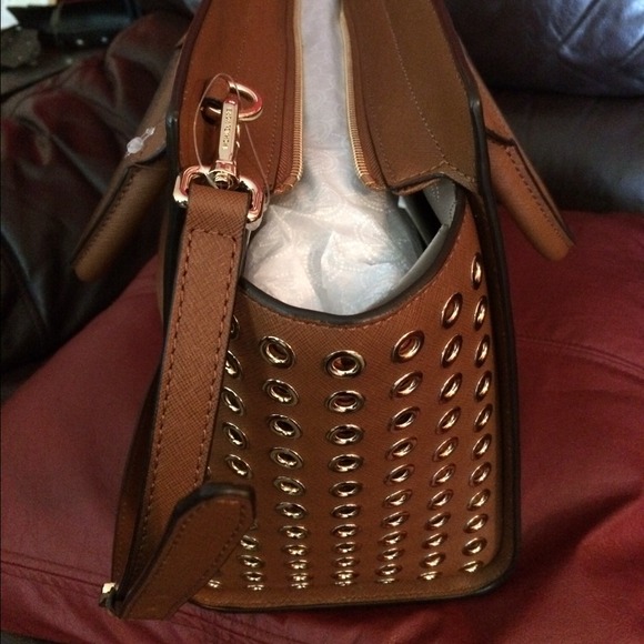 Authentic Michael kors Selma studs - Picture 4 of 4