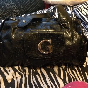 Beautiful Guess purse!