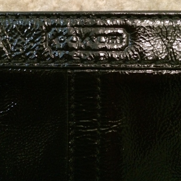 Coach black patent leather wristlet - Picture 2 of 4