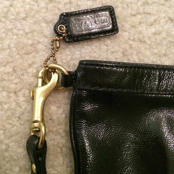 Coach black patent leather wristlet - Picture 3 of 4