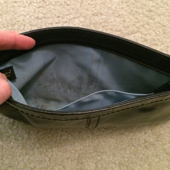 Coach black patent leather wristlet - Picture 4 of 4