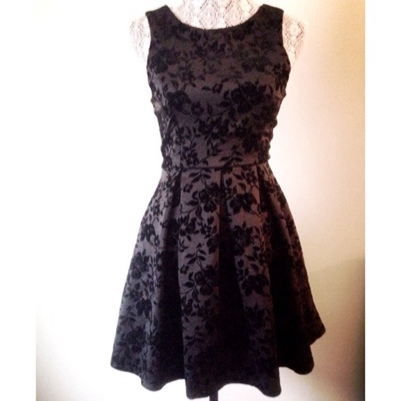 BUNDLED❗️Black fit-and-flare dress with open back