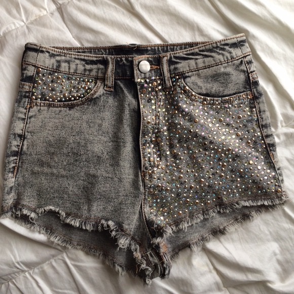 ✨Reduced!!✨NWOT✨H&M DIVIDED High Waisted Shorts