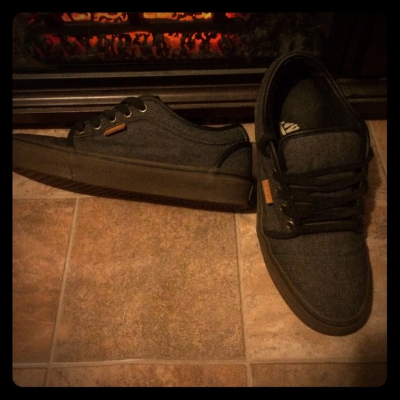 *on hold* Mens Vans skate style shoes *on hold*