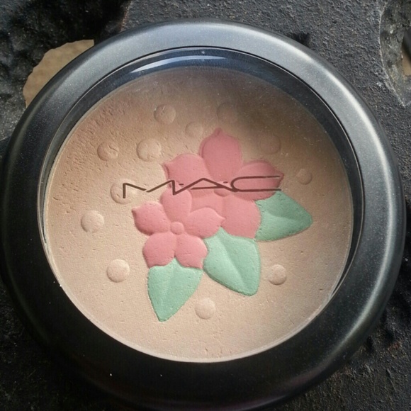 Mac PearlMatte Highlight Powder