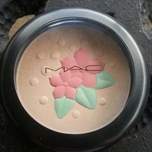 Mac PearlMatte Highlight Powder