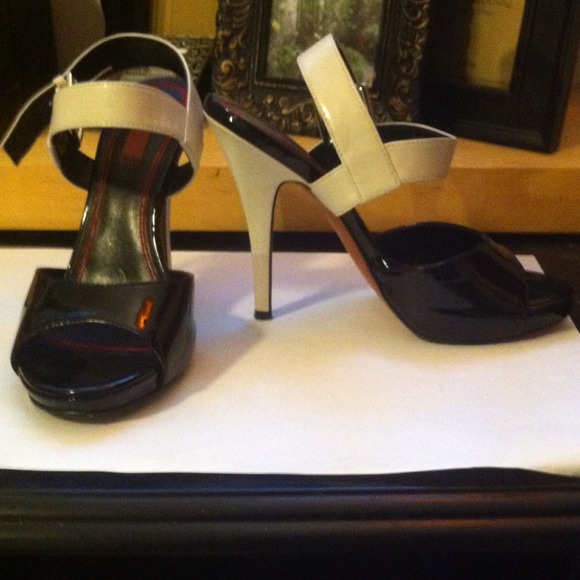 REDUCED😱💃Black & White Ankle Strap Heels💃 - Picture 2 of 4