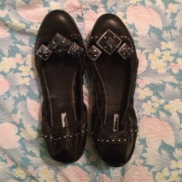 Brand new Mis-matched Miu Miu flats  L 37.5 R 36.5