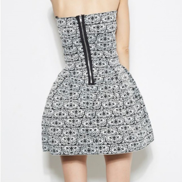 🎉HOST PICK🎉Unique Strapless bandage dress - Picture 3 of 4