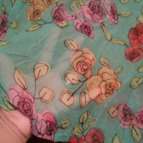 Flowerd top - Picture 2 of 2