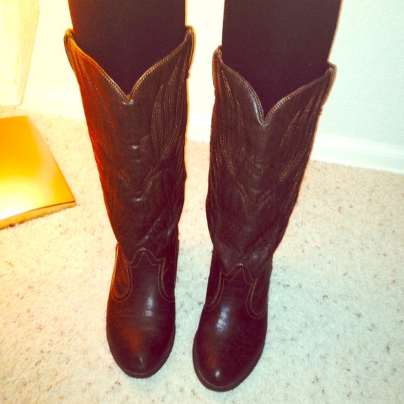"Cowgirl" boots with detailing