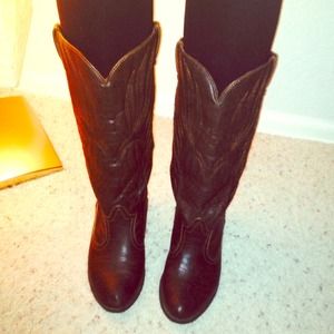 "Cowgirl" boots with detailing