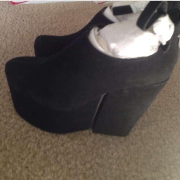 C. Label Shoes - Sara Platforms ( Size 5, 5.5, 6, 7.5 ,8Available)